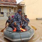 TNI AL KERAHKAN TIM SATGAS SIAGA BENCANA UNTUK BANTU WARGA TERDAMPAK BANJIR DI KOTA CILEGON